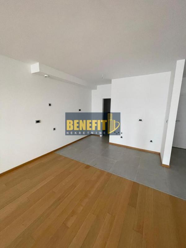 Stan na prodaju u Beogradu, Autokomanda, cetvorosoban, 88m2, cena 308000 evra