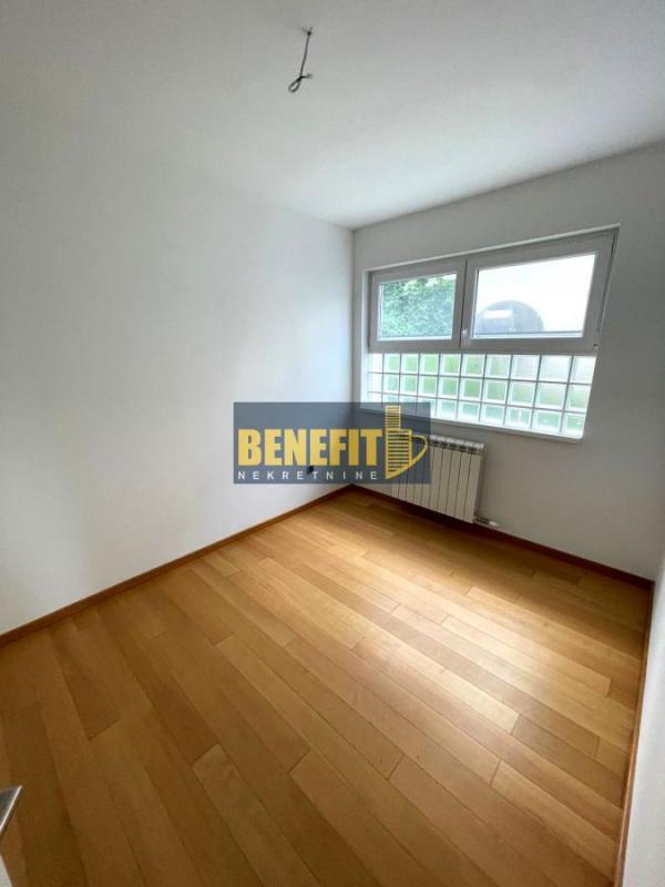 Stan na prodaju u Beogradu, Autokomanda, cetvorosoban, 88m2, cena 308000 evra