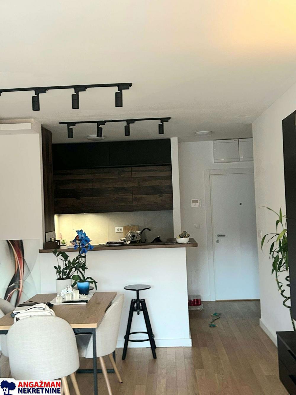 Stan na prodaju u Beogradu, Zemun, 71m2, cena 320000 evra