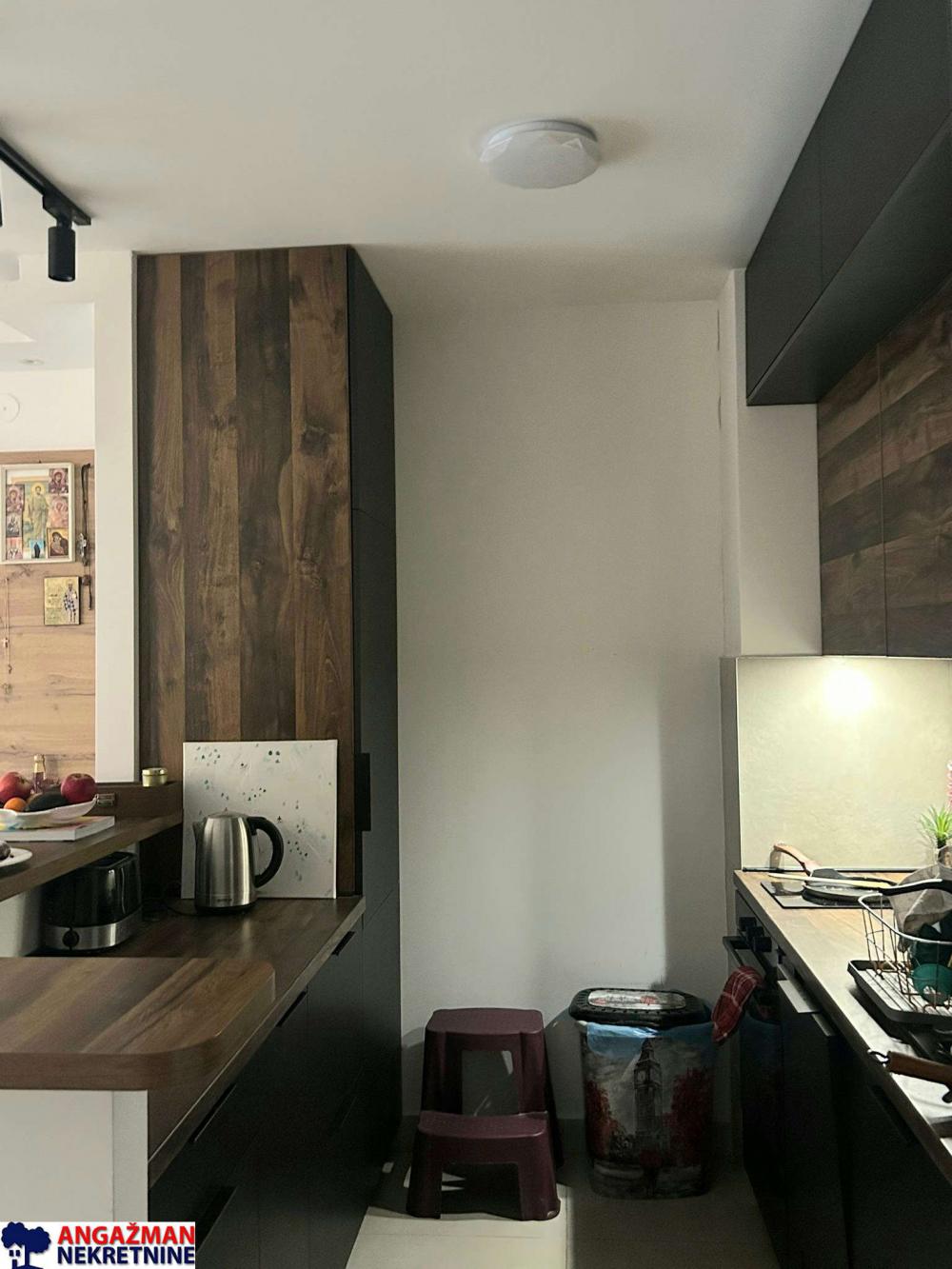 Stan na prodaju u Beogradu, Zemun, 71m2, cena 320000 evra