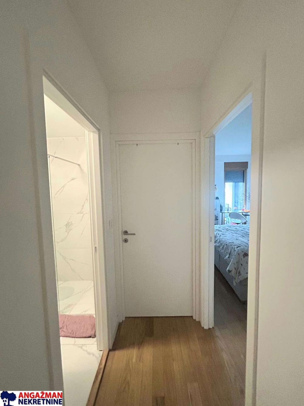 Stan na prodaju u Beogradu, Zemun, 71m2, cena 320000 evra