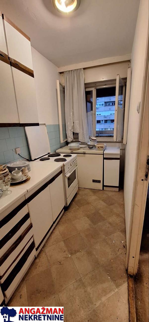 Stan na prodaju u Beogradu, Novi Beograd blok 70 (Kineski TC), 72m2, cena 240000 evra