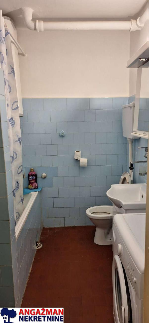 Stan na prodaju u Beogradu, Novi Beograd blok 70 (Kineski TC), 72m2, cena 240000 evra