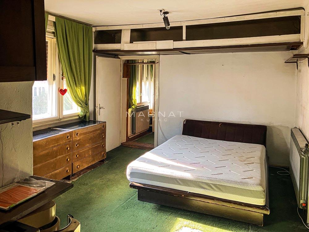 Stan na prodaju u Beogradu, Zemun, trosoban, 98m2, cena 245000 evra