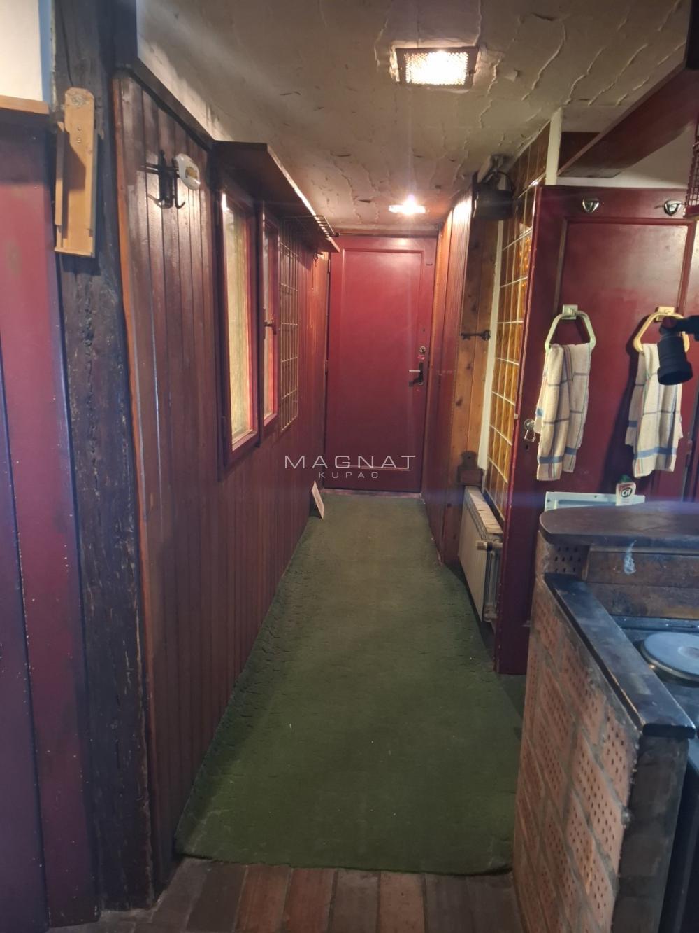 Stan na prodaju u Beogradu, Zemun, trosoban, 98m2, cena 245000 evra