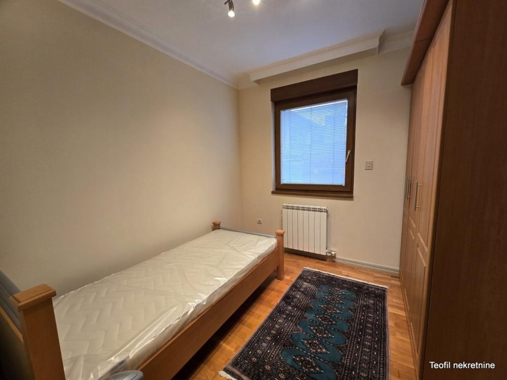 Stan na prodaju u Beogradu, Autokomanda, trosoban, 77m2, cena 261000 evra