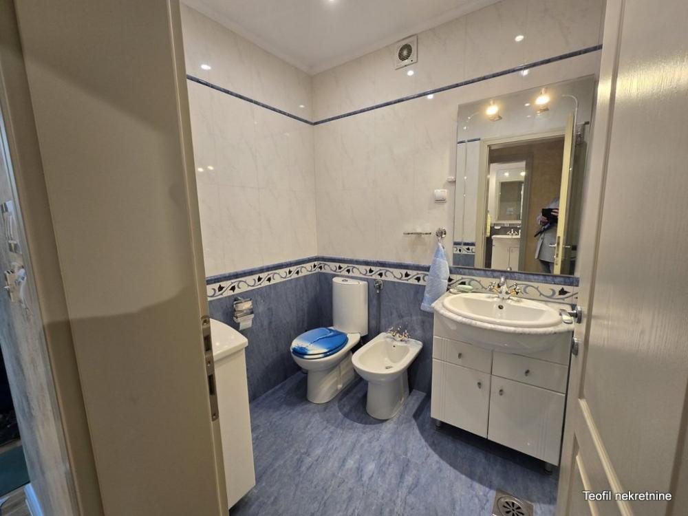 Stan na prodaju u Beogradu, Autokomanda, trosoban, 77m2, cena 261000 evra