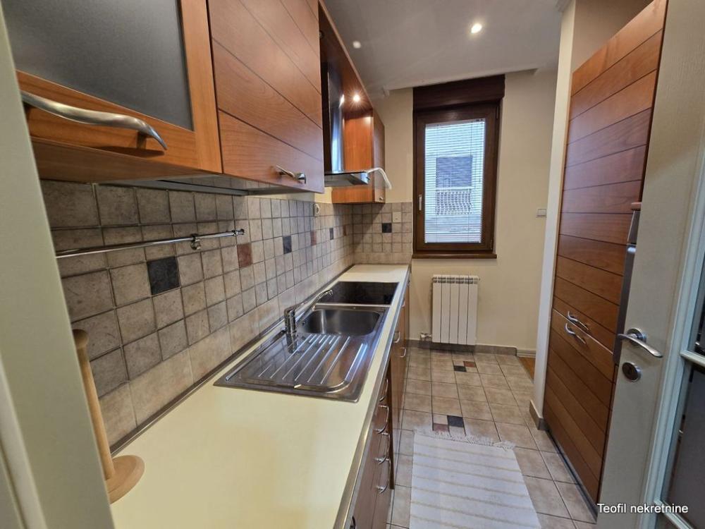 Stan na prodaju u Beogradu, Autokomanda, trosoban, 77m2, cena 261000 evra