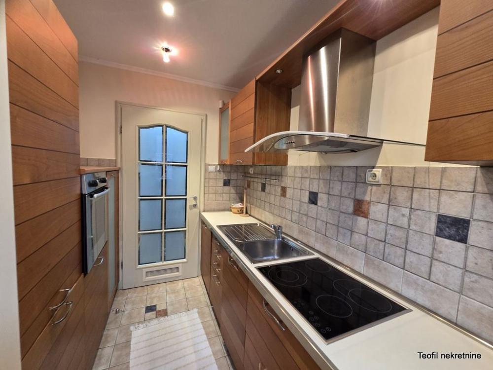 Stan na prodaju u Beogradu, Autokomanda, trosoban, 77m2, cena 261000 evra