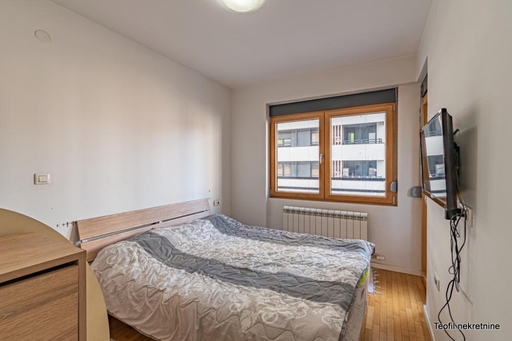 Stan na prodaju u Beogradu, Tošin bunar, troiposoban, 75m2, cena 279900 evra