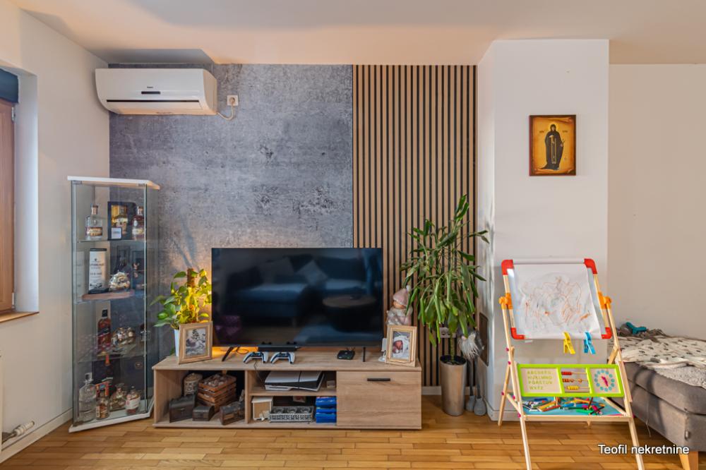 Stan na prodaju u Beogradu, Tošin bunar, troiposoban, 75m2, cena 279900 evra