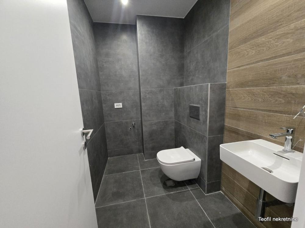 Stan na prodaju u Beogradu, Dušanovac, trosoban, 65m2, cena 227500 evra