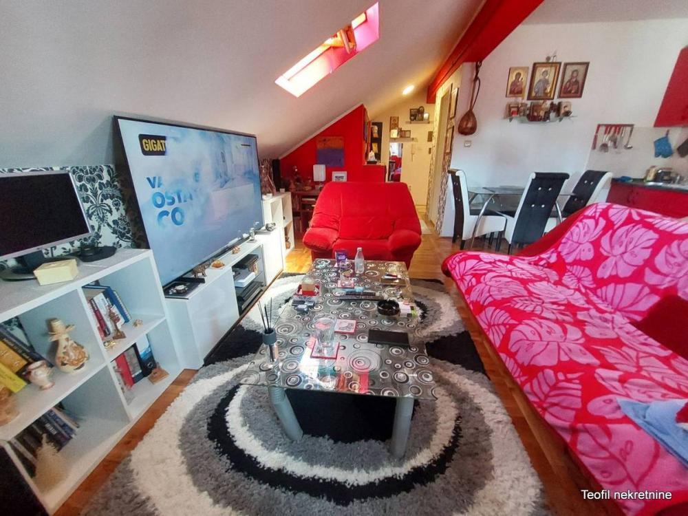 Stan na prodaju u Beogradu, Petlovo brdo, trosoban, 63m2, cena 100000 evra