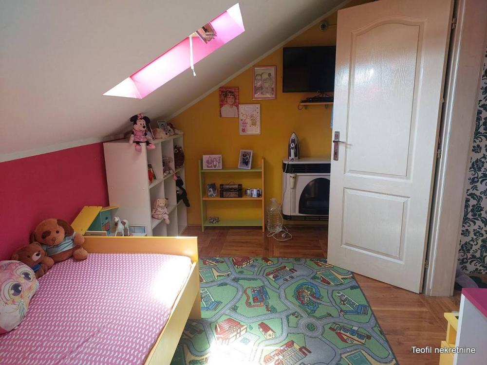 Stan na prodaju u Beogradu, Petlovo brdo, trosoban, 63m2, cena 100000 evra