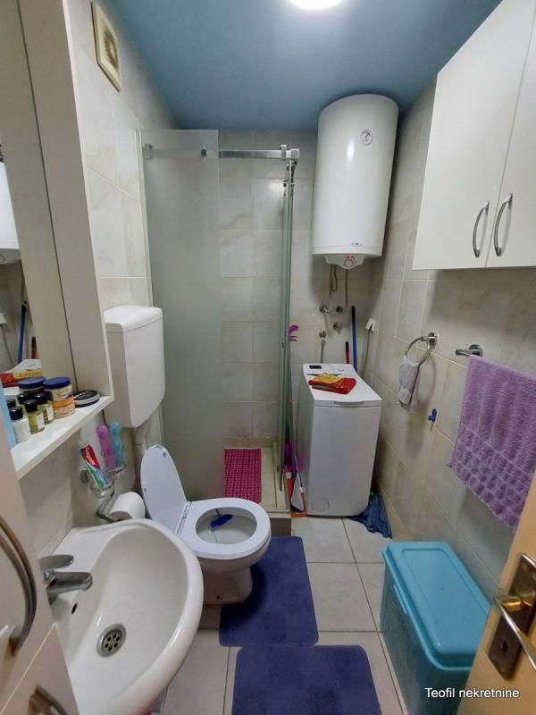 Stan na prodaju u Beogradu, Petlovo brdo, trosoban, 63m2, cena 100000 evra