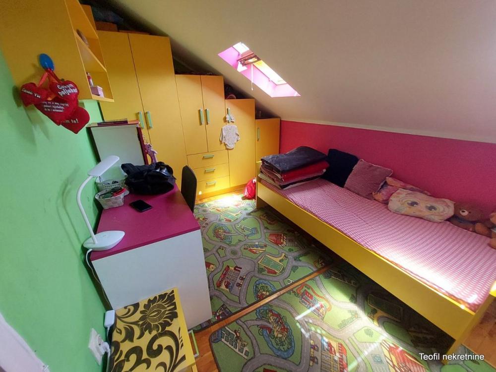 Stan na prodaju u Beogradu, Petlovo brdo, trosoban, 63m2, cena 100000 evra