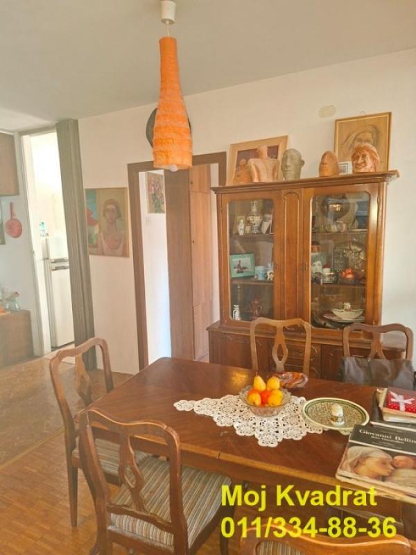 Stan na prodaju u Beogradu, Skojevsko naselje, trosoban, 77m2, cena 192000 evra