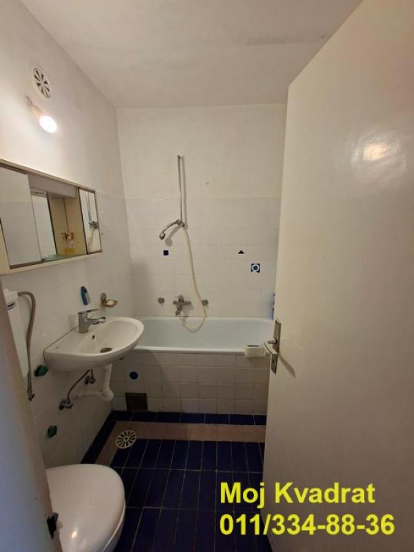 Stan na prodaju u Beogradu, Skojevsko naselje, trosoban, 77m2, cena 192000 evra