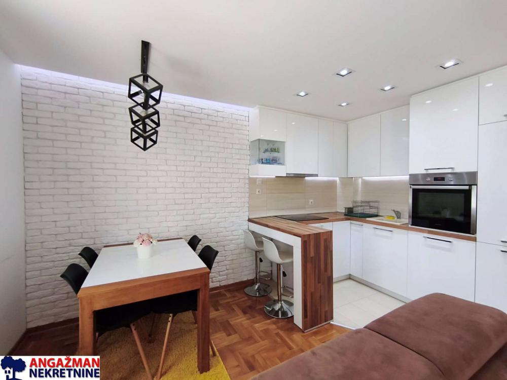 Stan na prodaju u Beogradu, Cvetanova ćuprija, 57m2, cena 149900 evra