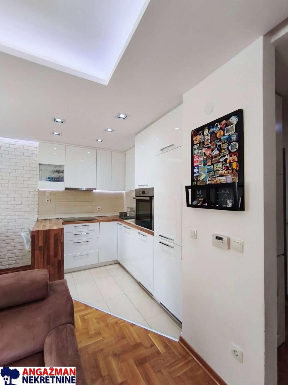 Stan na prodaju u Beogradu, Cvetanova ćuprija, 57m2, cena 149900 evra