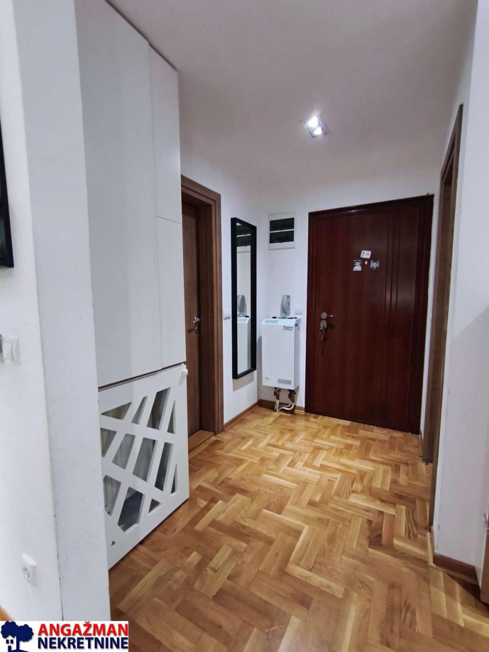 Stan na prodaju u Beogradu, Cvetanova ćuprija, 57m2, cena 149900 evra