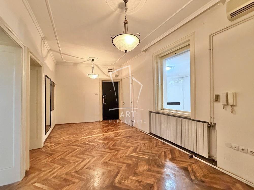 Stan na prodaju u Beogradu, Knez Mihailova, cetvorosoban, 78m2, cena 590000 evra