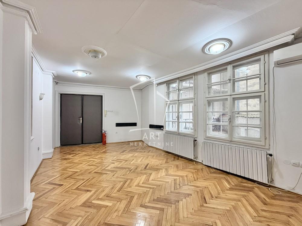 Stan na prodaju u Beogradu, Knez Mihailova, cetvorosoban, 78m2, cena 590000 evra