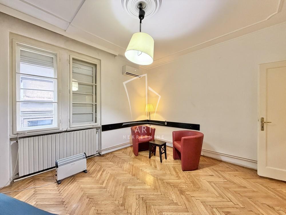 Stan na prodaju u Beogradu, Knez Mihailova, cetvorosoban, 78m2, cena 590000 evra