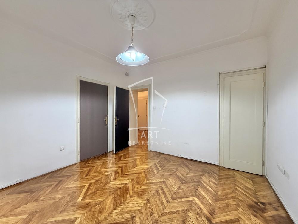 Stan na prodaju u Beogradu, Knez Mihailova, cetvorosoban, 78m2, cena 590000 evra