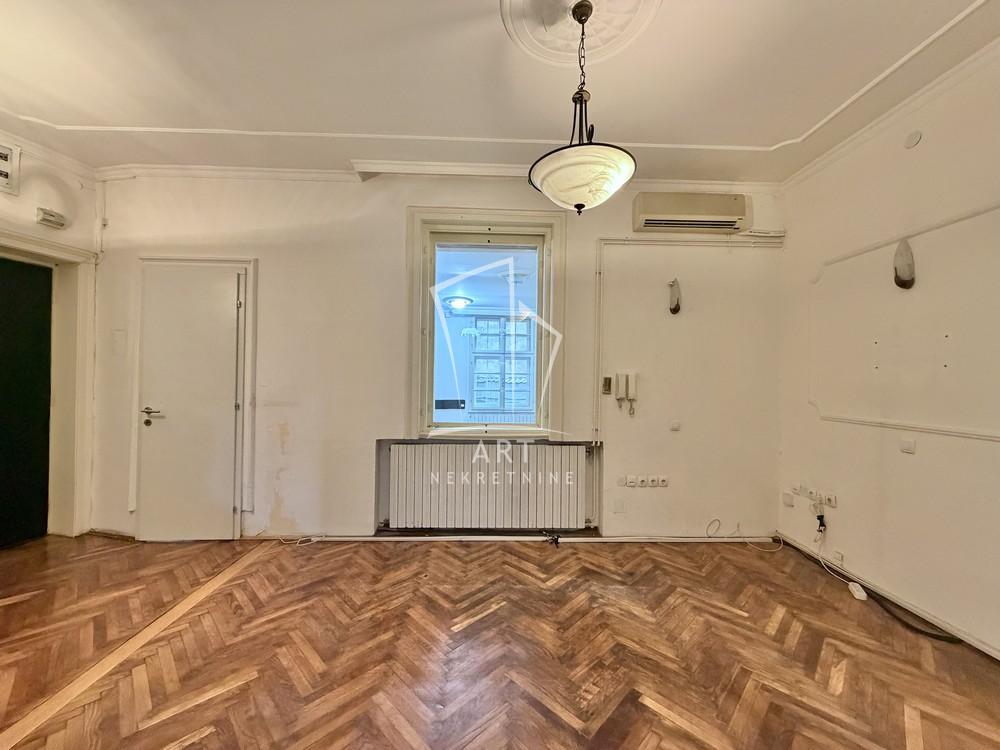 Stan na prodaju u Beogradu, Knez Mihailova, cetvorosoban, 78m2, cena 590000 evra