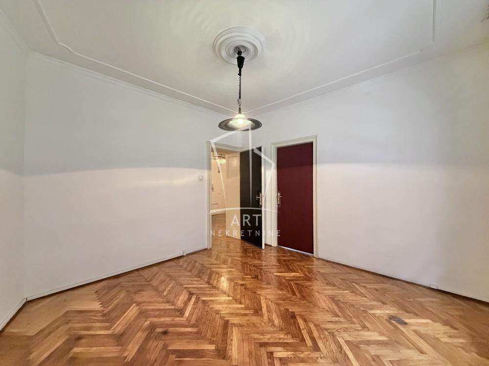 Stan na prodaju u Beogradu, Knez Mihailova, cetvorosoban, 78m2, cena 590000 evra