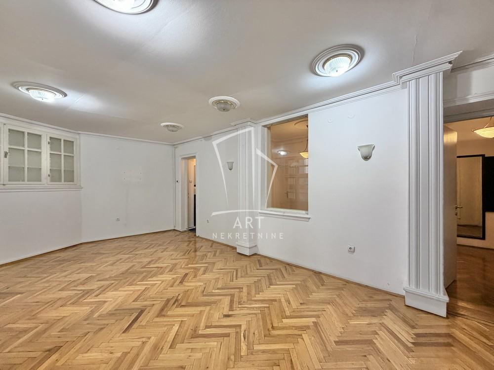 Stan na prodaju u Beogradu, Knez Mihailova, cetvorosoban, 78m2, cena 590000 evra