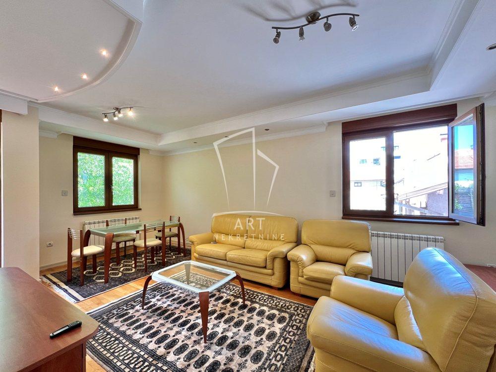 Stan na prodaju u Beogradu, Autokomanda, dvoiposoban, 77m2, cena 261800 evra