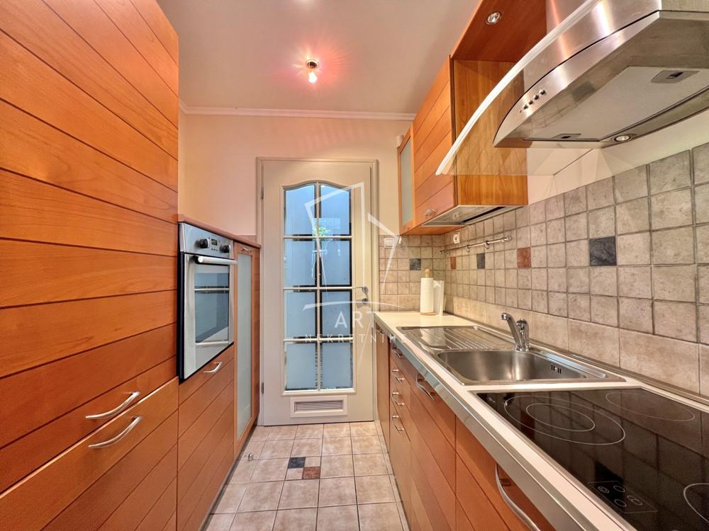 Stan na prodaju u Beogradu, Autokomanda, dvoiposoban, 77m2, cena 261800 evra