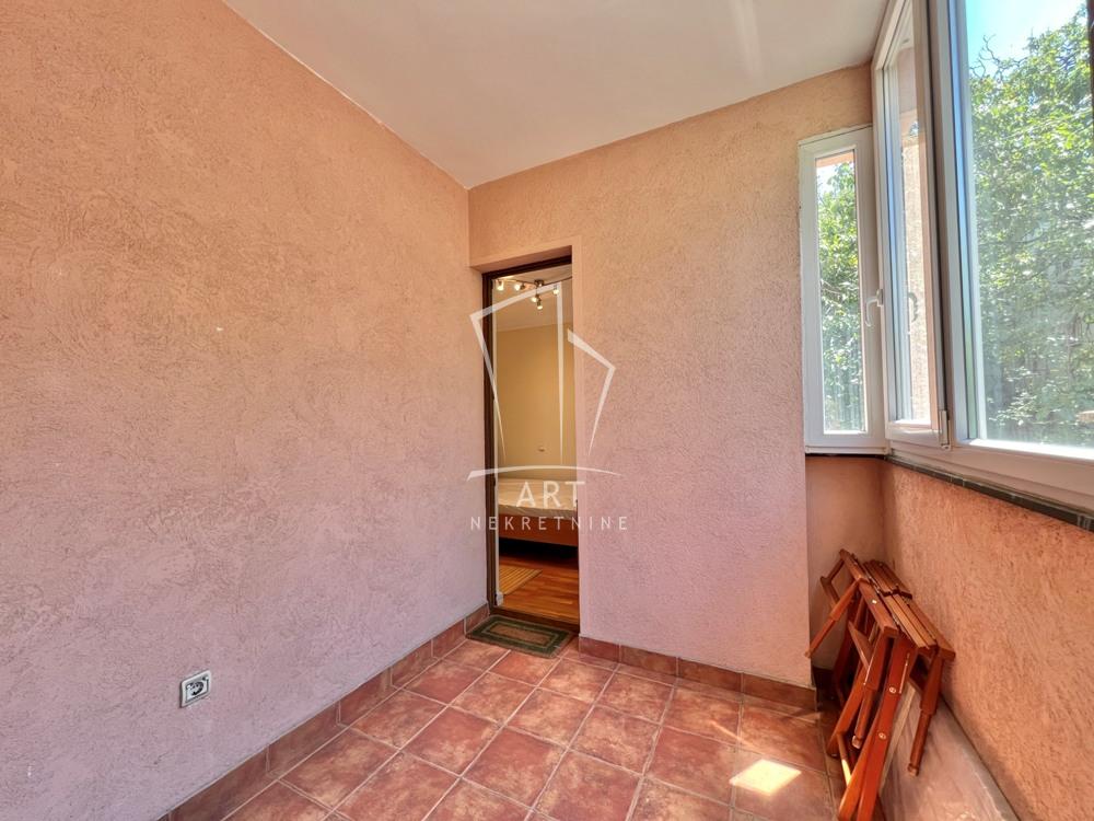 Stan na prodaju u Beogradu, Autokomanda, dvoiposoban, 77m2, cena 261800 evra