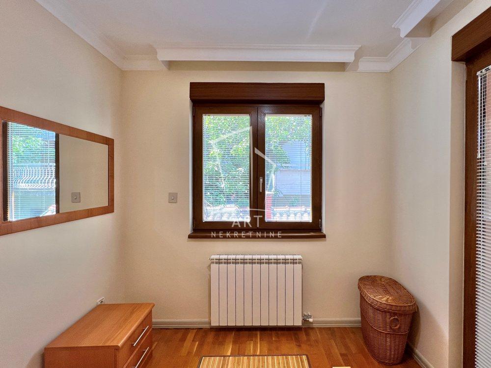 Stan na prodaju u Beogradu, Autokomanda, dvoiposoban, 77m2, cena 261800 evra