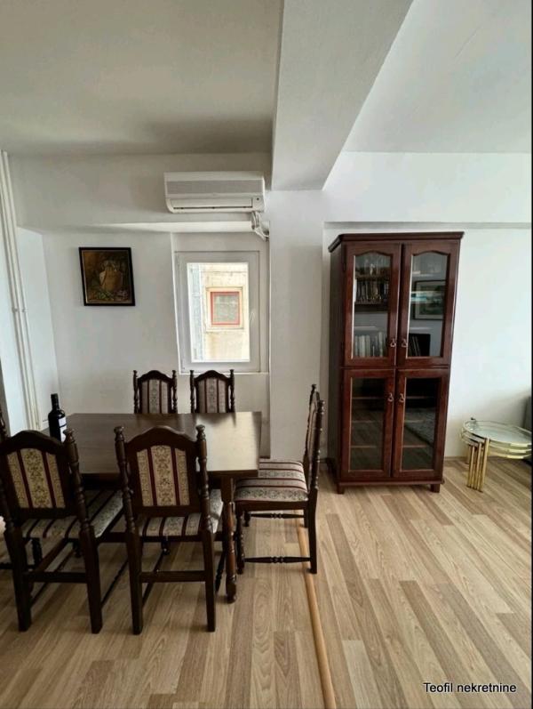 Stan na prodaju u Beogradu, Novi Beograd blok 23, dvoiposoban, 60m2, cena 240000 evra