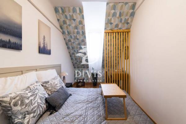 Stan na prodaju u Beogradu, Stari grad,Studentski trg, trosoban, 50m2, cena 305000 evra