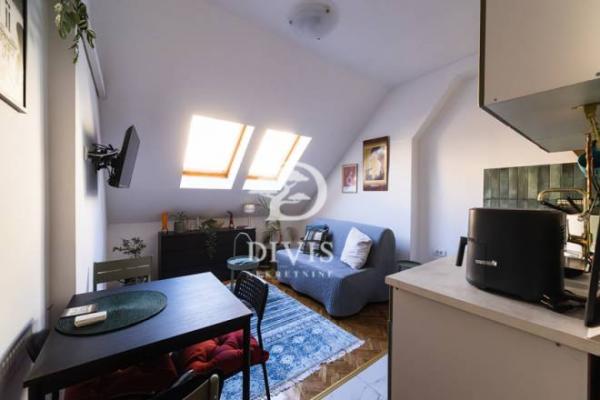 Stan na prodaju u Beogradu, Stari grad,Studentski trg, trosoban, 50m2, cena 305000 evra