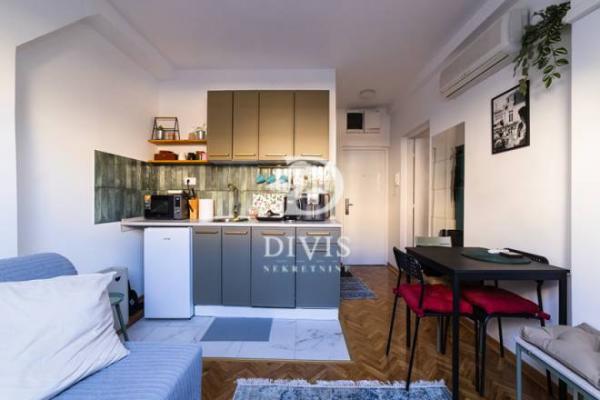 Stan na prodaju u Beogradu, Stari grad,Studentski trg, trosoban, 50m2, cena 305000 evra