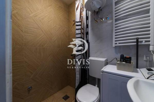 Stan na prodaju u Beogradu, Stari grad,Studentski trg, trosoban, 50m2, cena 305000 evra