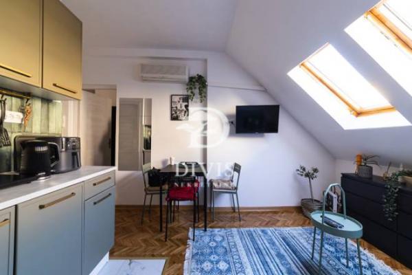 Stan na prodaju u Beogradu, Stari grad,Studentski trg, trosoban, 50m2, cena 305000 evra