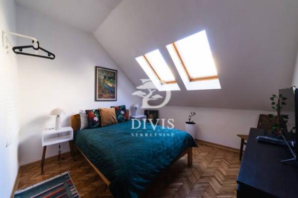 Stan na prodaju u Beogradu, Stari grad,Studentski trg, trosoban, 50m2, cena 305000 evra