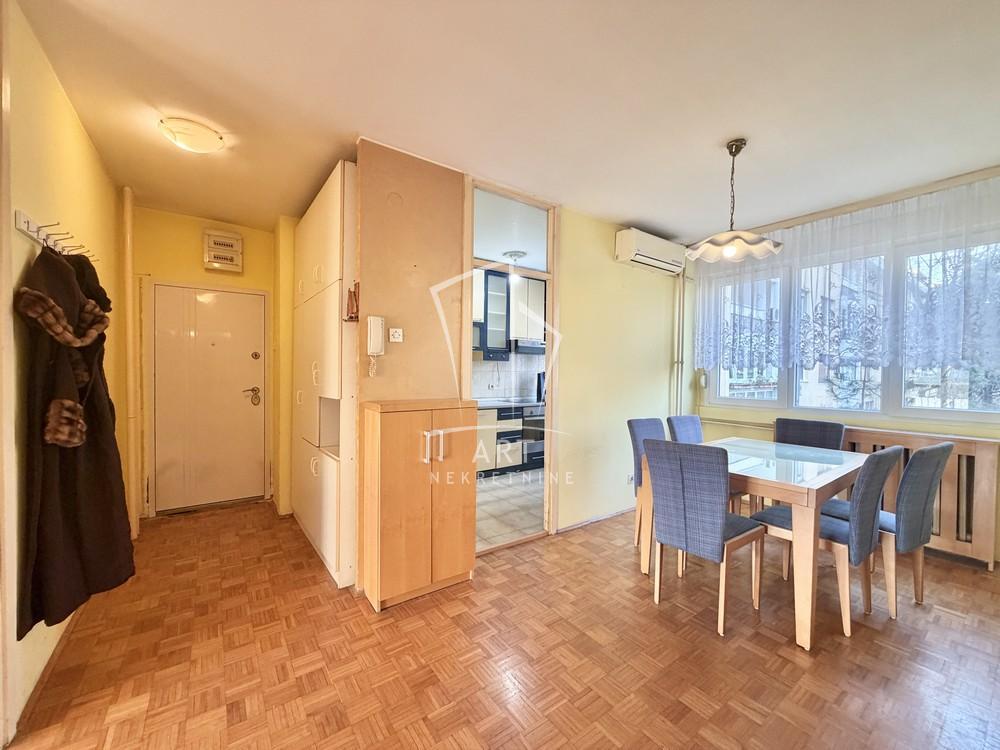 Stan na prodaju u Beogradu, Meandri, trosoban, 70m2, cena 207900 evra