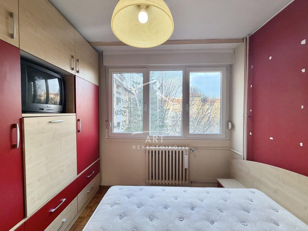 Stan na prodaju u Beogradu, Meandri, trosoban, 70m2, cena 207900 evra