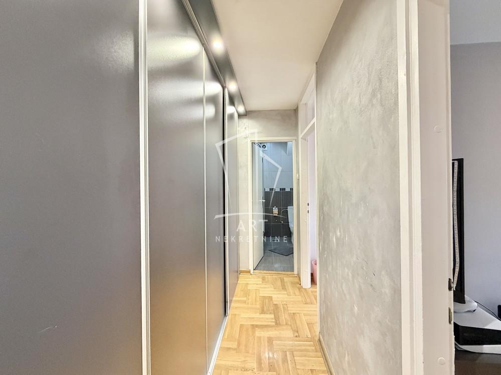 Stan na prodaju u Beogradu, Nova Galenika, trosoban, 71m2, cena 203000 evra