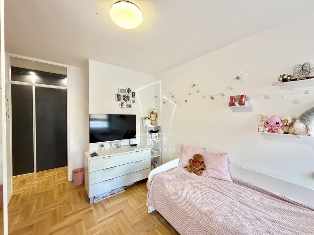 Stan na prodaju u Beogradu, Nova Galenika, trosoban, 71m2, cena 203000 evra