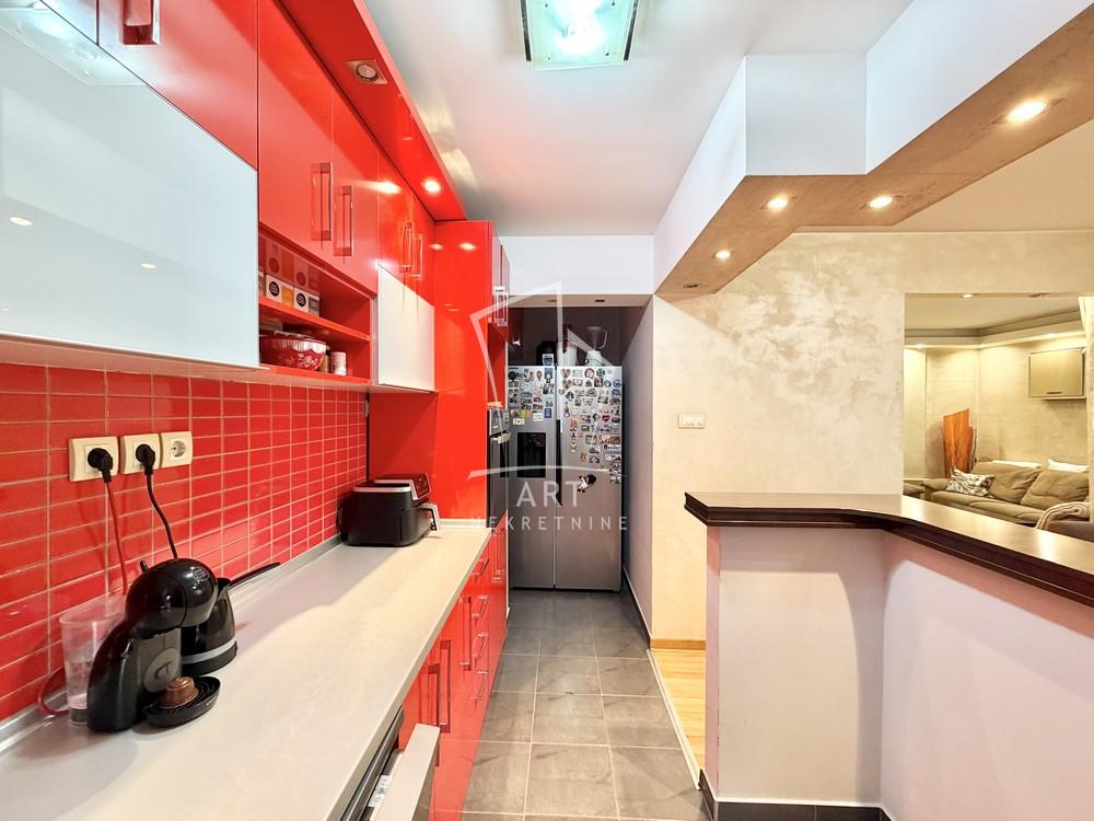 Stan na prodaju u Beogradu, Nova Galenika, trosoban, 71m2, cena 203000 evra