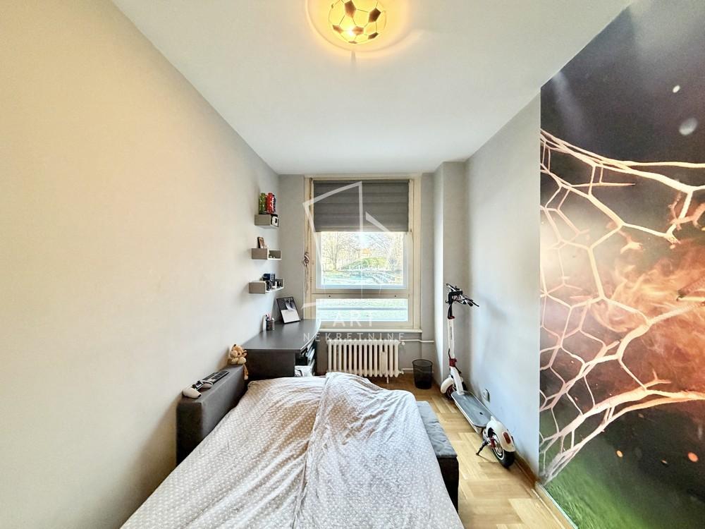 Stan na prodaju u Beogradu, Nova Galenika, trosoban, 71m2, cena 203000 evra