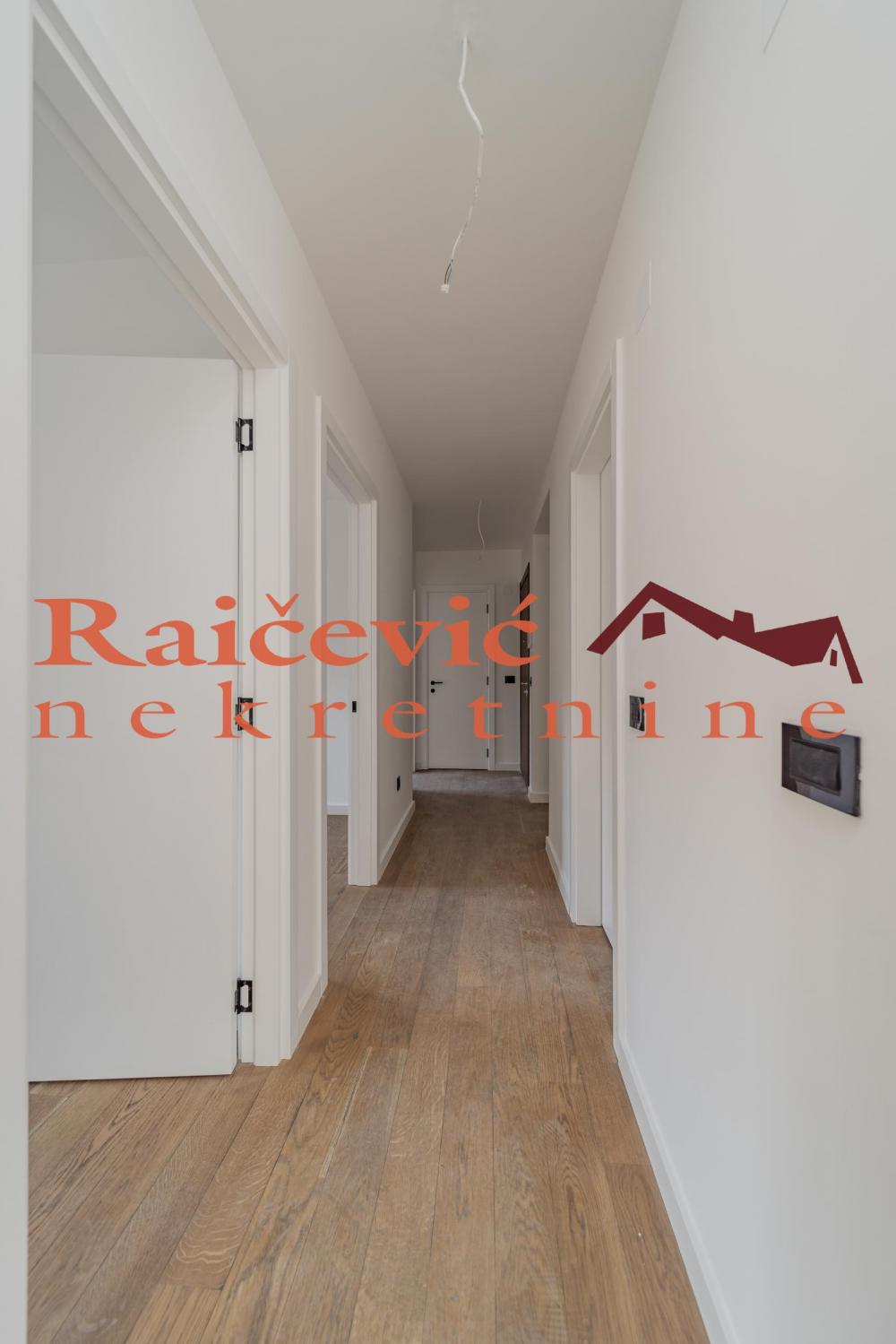 Stan na prodaju u Beogradu, Cvetkova pijaca, cetvorosoban, 75m2, cena 260000 evra